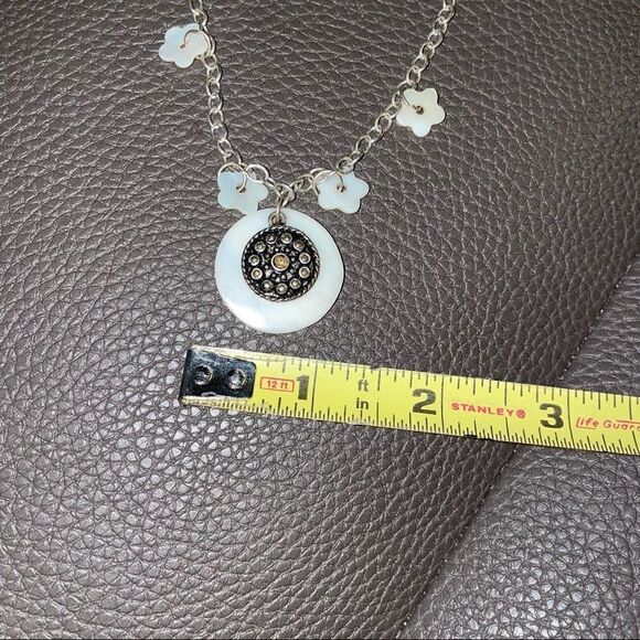 MOTHER OF PEARL necklace and earrings set - Picture 2 of 5